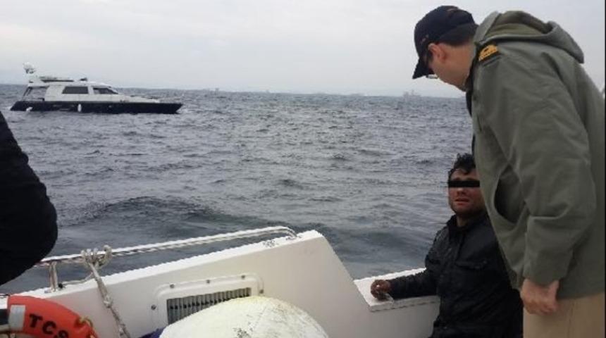 Marmara Denizi'nde tekne battı; 2 kişi kurtarıldı