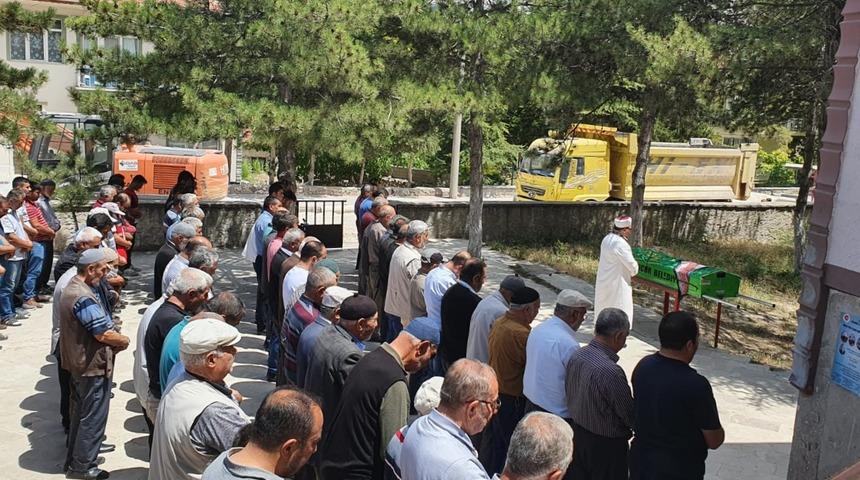 Kırşehir'de erkek kardeşi tarafından öldürülen kadının cenazesi defnedildi