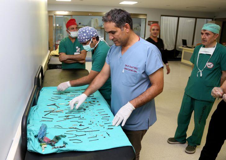 Van'da kadın hastanın midesinden 158 yabancı cisim çıkarıldı G2