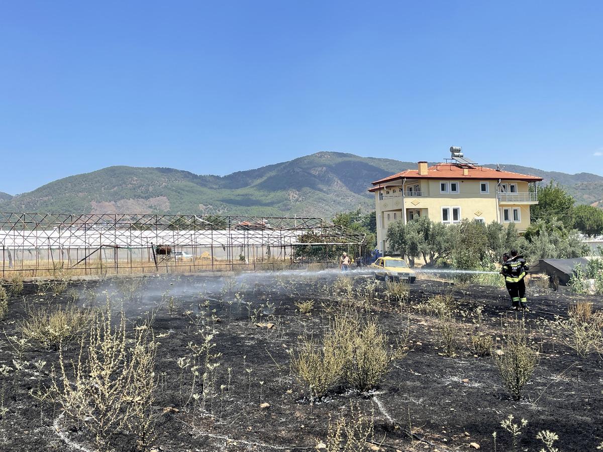 Muğla'da tarım arazisinde &ccedil;ıkan yangın s&ouml;nd&uuml;r&uuml;ld&uuml;