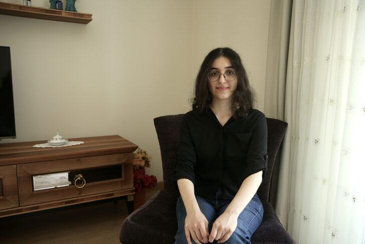 YKS'de TYT ile YDT İngilizce Türkiye birincisi Zeynep Dila Kuyucu başarısını değerlendirdi: G1