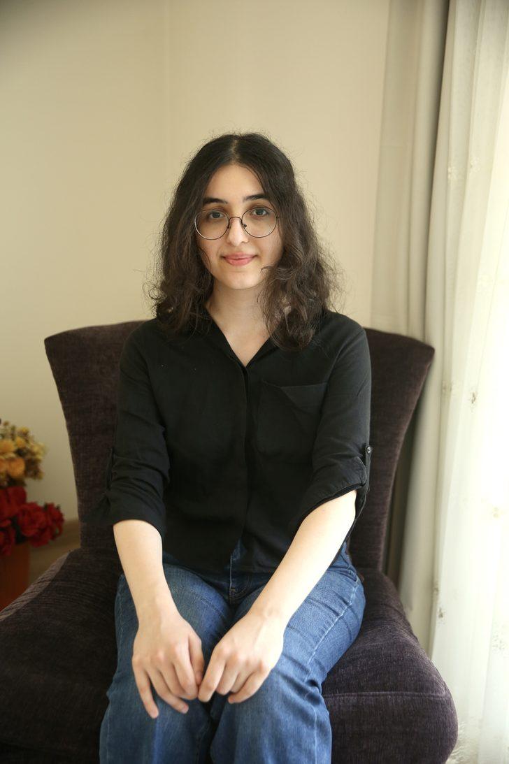 YKS'de TYT ile YDT İngilizce Türkiye birincisi Zeynep Dila Kuyucu başarısını değerlendirdi: G2