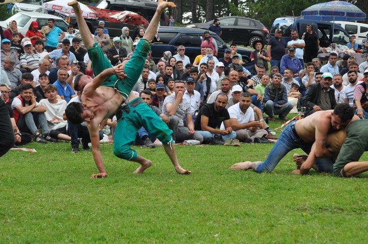 Güreşte kazandığı para ödülünü 15 Temmuz şehidi anısına camiye bağışladı G4