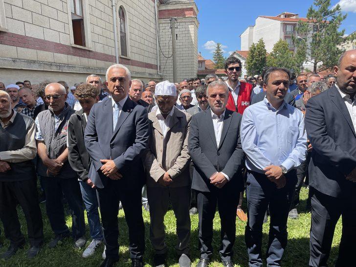 Kastamonu'da sele kapılarak yaşamını yitiren gencin cenazesi toprağa verildi G3