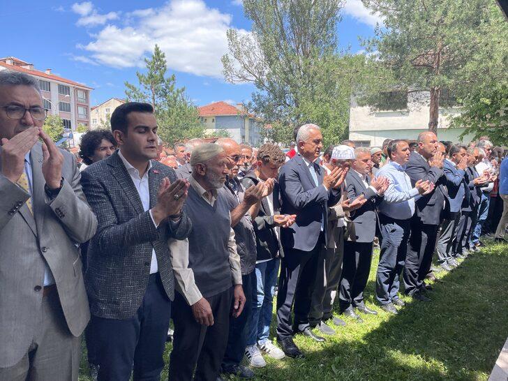 Kastamonu'da sele kapılarak yaşamını yitiren gencin cenazesi toprağa verildi G4