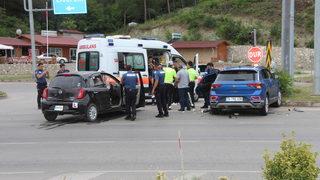 Amasya'da iki otomobil çarpıştı, 6 kişi yaralandı