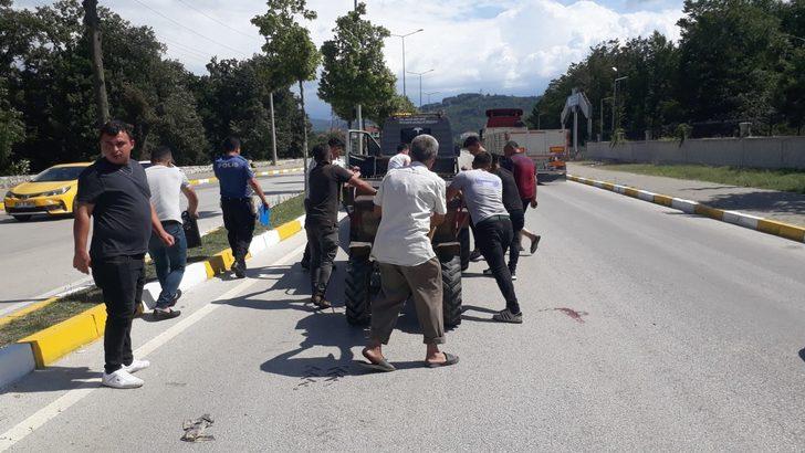 Düzce'de devrilen tarım aracının altında kalan 3 kişi ağır yaralandı G1