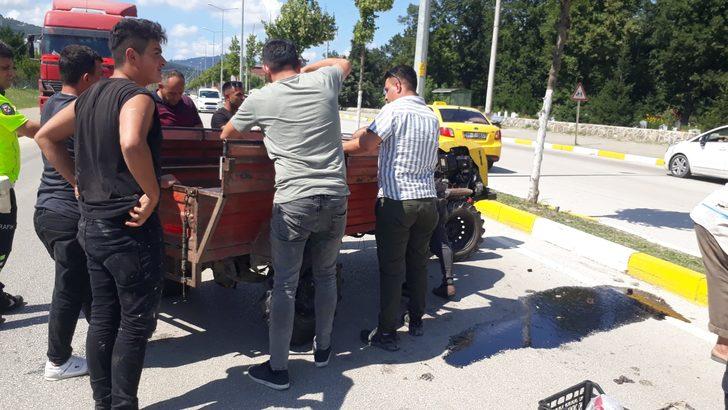 Düzce'de devrilen tarım aracının altında kalan 3 kişi ağır yaralandı G2