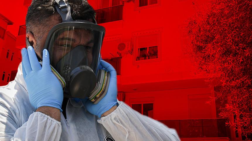 Ev sahibi yayılan kokudan şüphelendi! Ekipler, kapıyı açtıklarında ise korkunç bir manzarayla karşılaştı