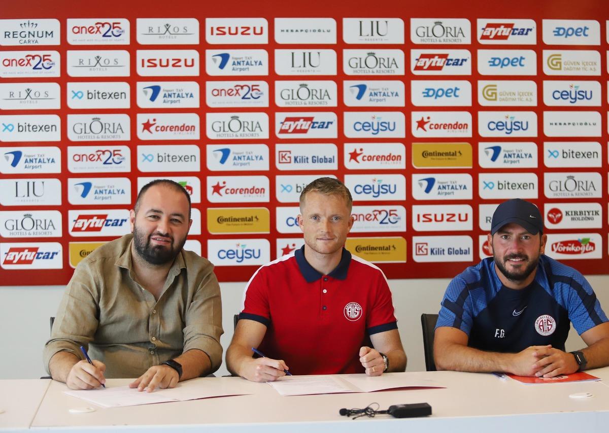 Antalyaspor, Sam Larsson'u transfer etti