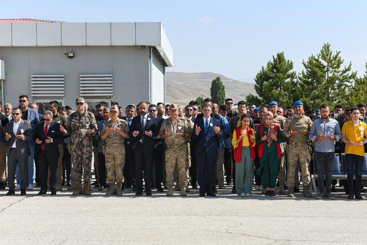 Van'da şehit olan Uzman Çavuş Bozkurt'un naaşı törenle memleketine uğurlandı G4