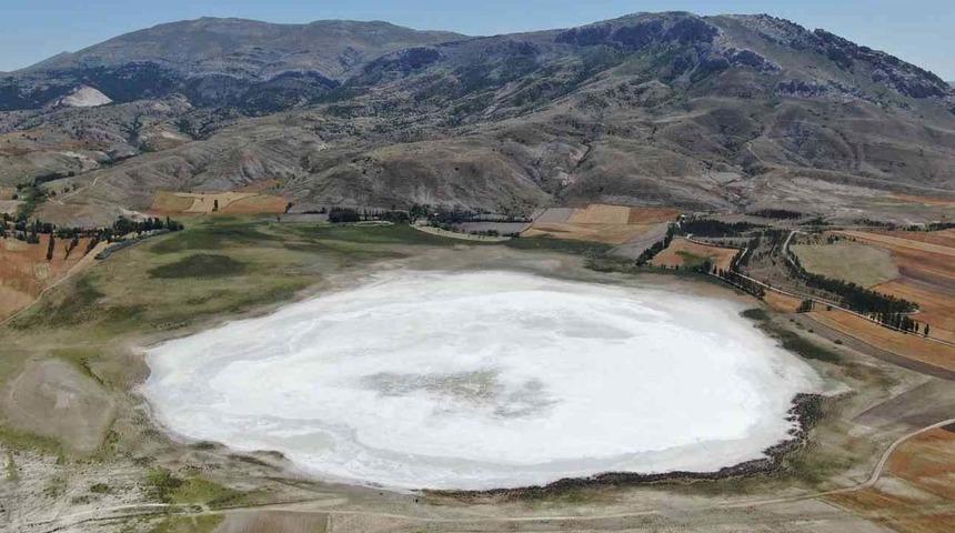 Tamamen kuruyunca ortaya çıkan tabaka dikkat çekti "Günlük ihtiyaçlarını buradan karşılıyorlardı"