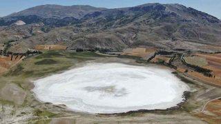 Tamamen kuruyunca ortaya çıkan tabaka dikkat çekti Günlük ihtiyaçlarını buradan karşılıyorlardı