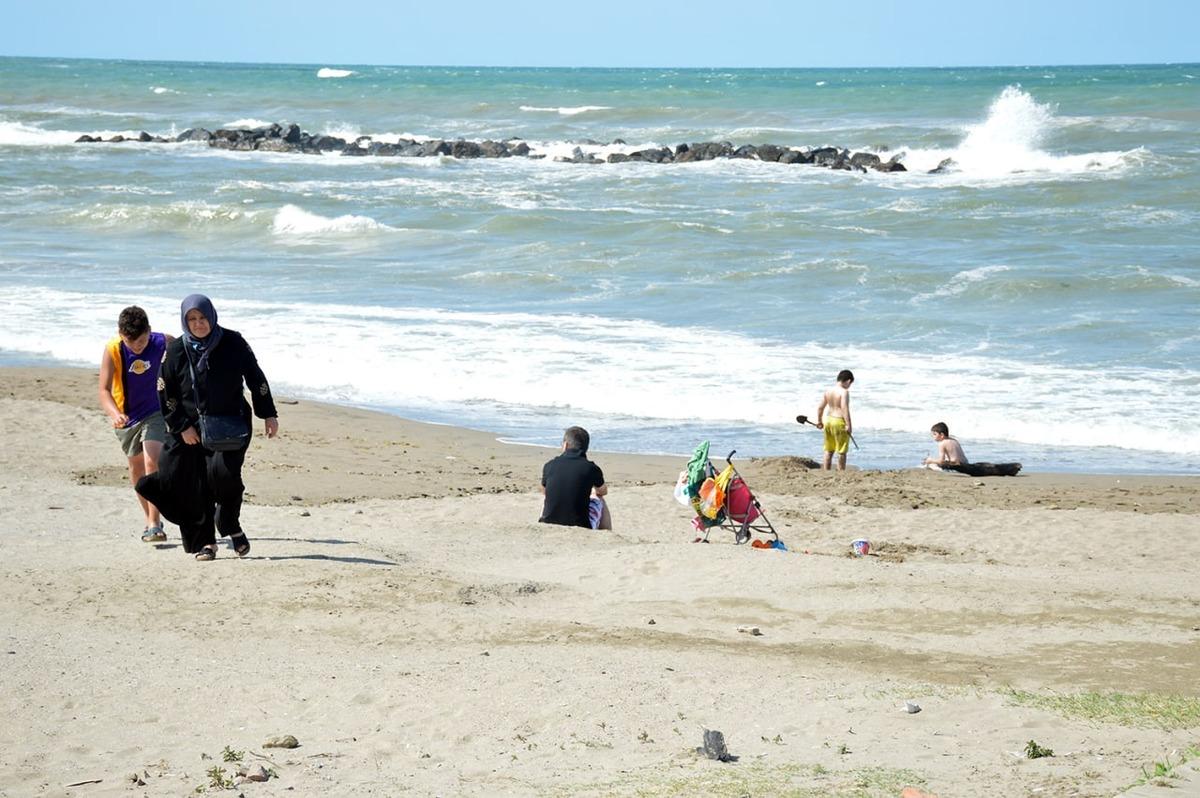 Sakarya'da şiddetli r&uuml;zgar nedeniyle denize girilmesine izin verilmiyor