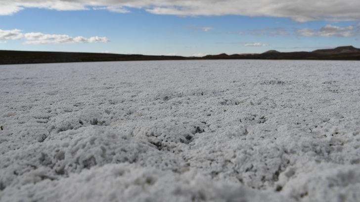 Sivas'ta tamamen kuruyan Tecer Gölü'nün yüzeyinde tuz tabakası kaldı G1