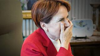 Akşener'e sürpriz doğum günü kutlaması! 