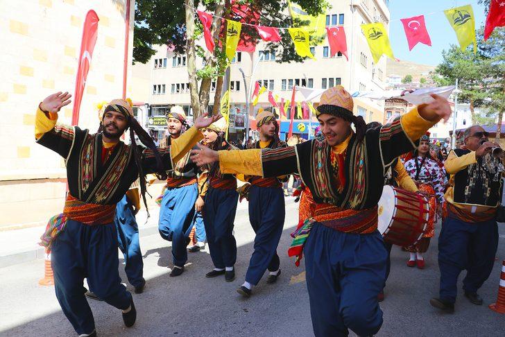 Bayburt Dede Korkut Uluslararası Kültür ve Sanat Şöleni kapsamında açılış töreni düzenlendi G4