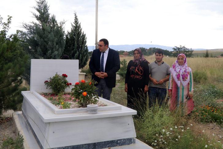 15 Temmuz Derneğinden şehitlik unvanı verilen erin kabrine ziyaret G2