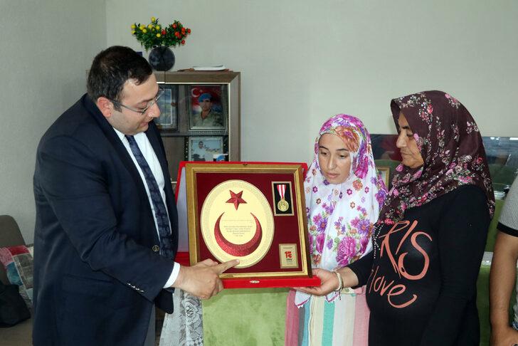 15 Temmuz Derneğinden şehitlik unvanı verilen erin kabrine ziyaret G4