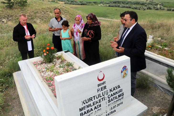 15 Temmuz Derneğinden şehitlik unvanı verilen erin kabrine ziyaret G5