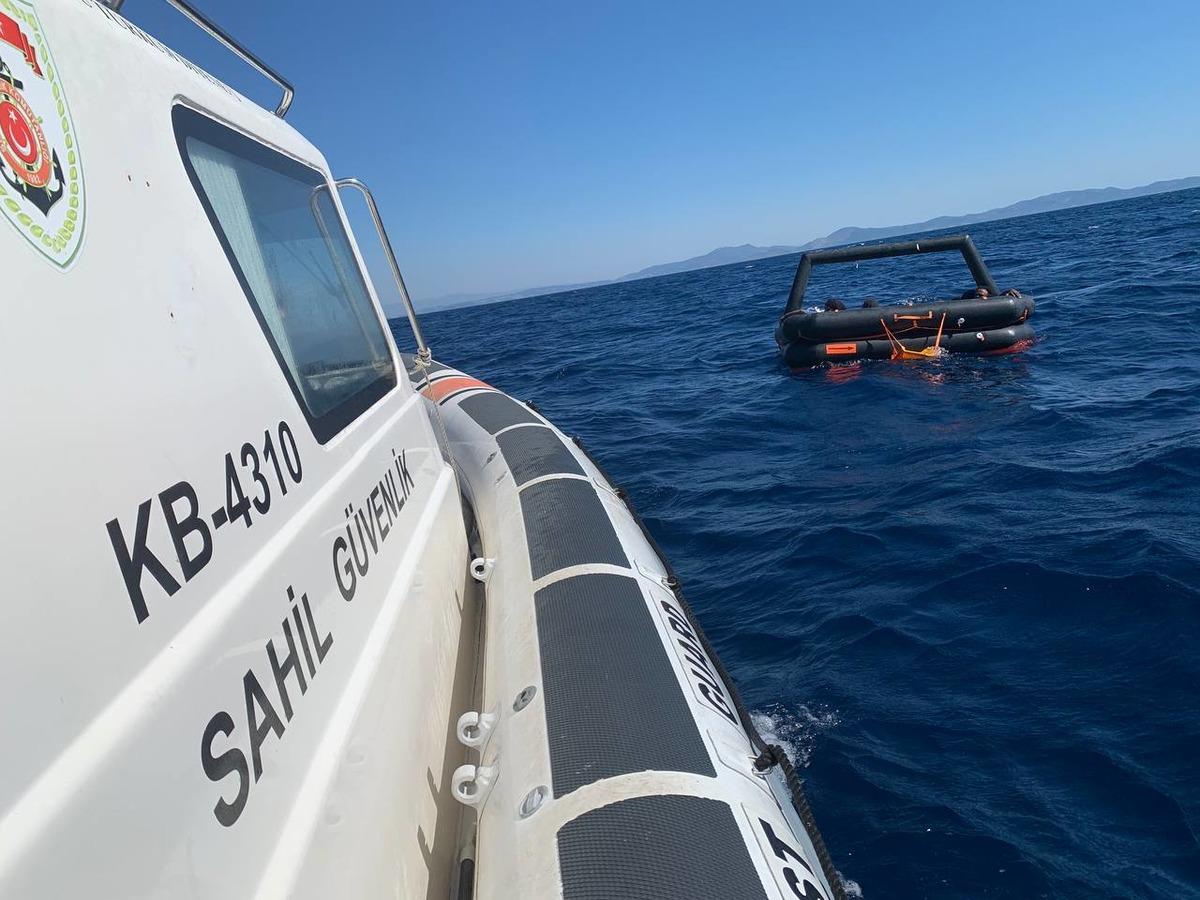 İzmir a&ccedil;ıklarında 163 d&uuml;zensiz g&ouml;&ccedil;men kurtarıldı, 92 g&ouml;&ccedil;men yakalandı