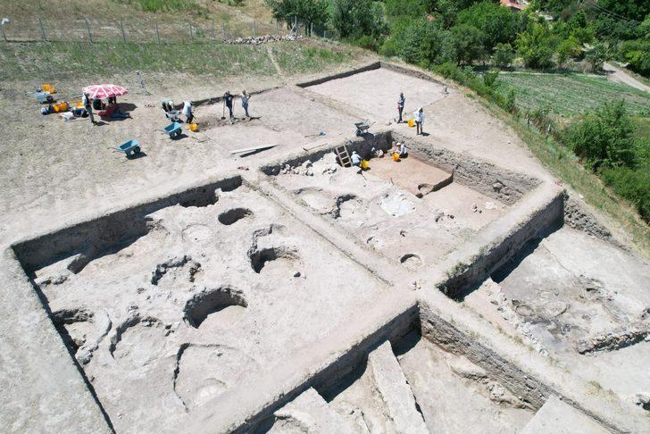 Kütahya'da 3300 yıllık mühür ve hançer bulundu G1