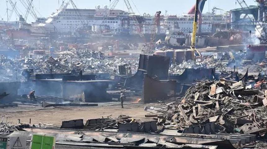 'Asbest' tehlikesi gündeme gelmişti! Tartışmalı uçak gemisi sökümüne ilişkin açıklama geldi