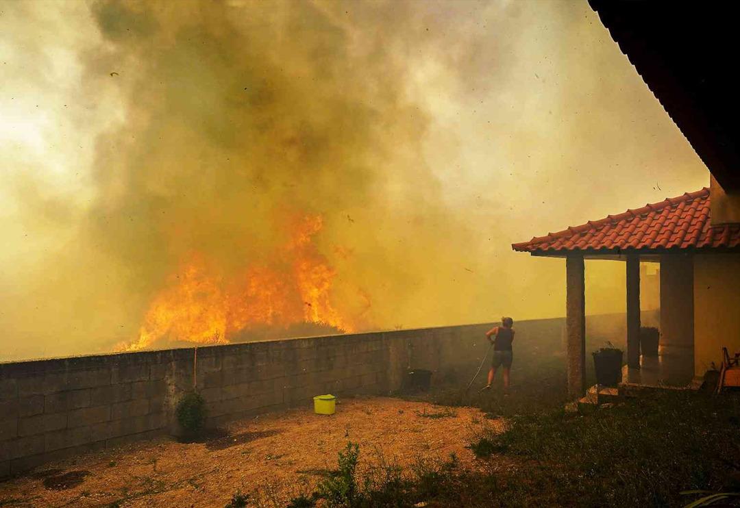 "Benzeri g&ouml;r&uuml;lmemiş" Avrupa felaketi yaşıyor! Y&uuml;zlerce kişi hayatını kaybetti, u&ccedil;uşlar iptal edildi, 135 yılın en y&uuml;kseği kaydedildi
