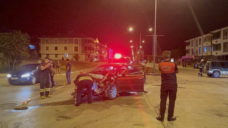 Erzincan'da iki aracın karıştığı kazada 4 kişi yaralandı G4