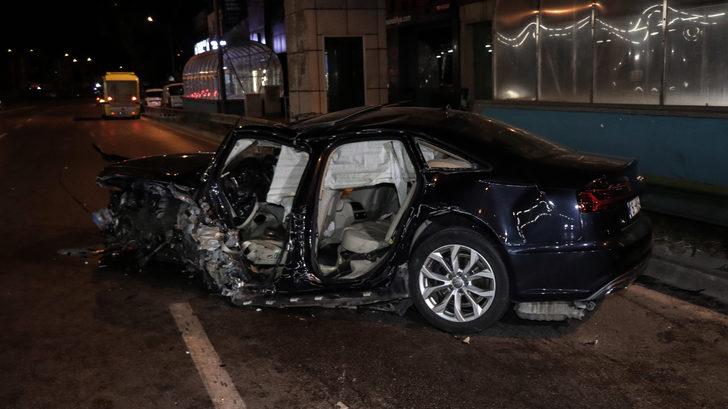 Bursa'da metro hattının duvarına çarpan aracın sürücüsü ağır yaralandı G3