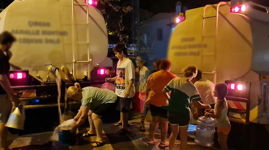Bodrum'da mahalle susuz kaldı! Muhtar çözümü böyle buldu, kuyruk oluşturdular