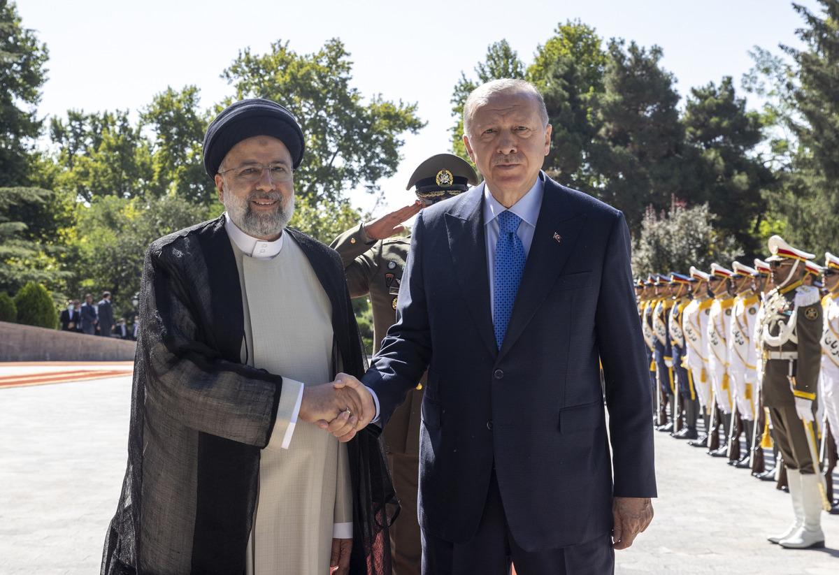 Cumhurbaşkanı Erdoğan, İran'da resmi t&ouml;renle karşılandı