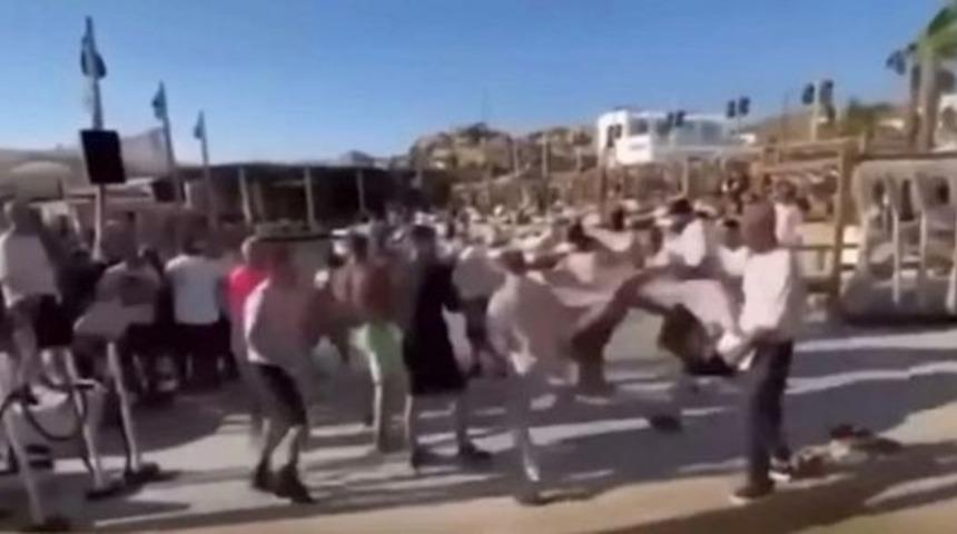 Eğlence mekanında yumruk yumruğa kavga çıktı! Müşterilerden biri boksör olunca ortalık karıştı