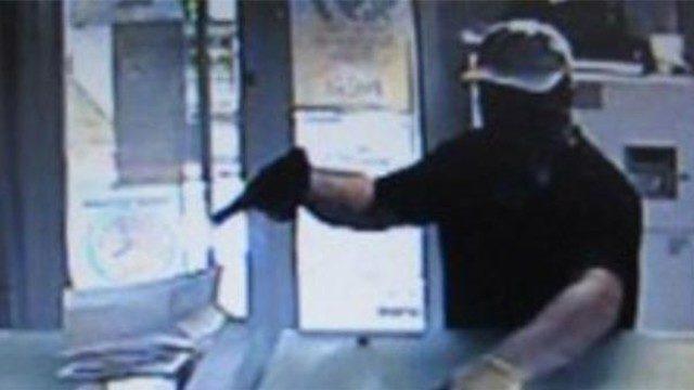 PTT'yi soymaya kalktı, memur sert çıkınca kaçtı