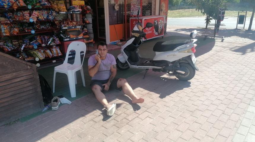 Antalya'da ilginç olay! Kaza yapmasına neden olan otomobilin sürücüsüyle helalleşti, tek başına ambulans bekledi