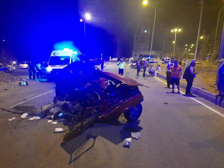 Kahramanmaraş'ta çarpışan otomobillerdeki 1 kişi öldü, 2 kişi yaralandı G4