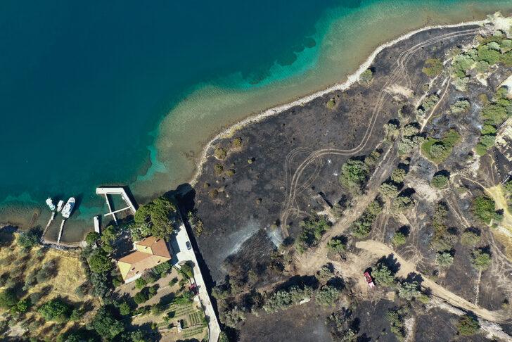 GÜNCELLEME - Çeşme'de yanan otluk alanda soğutma çalışmaları sürüyor G1