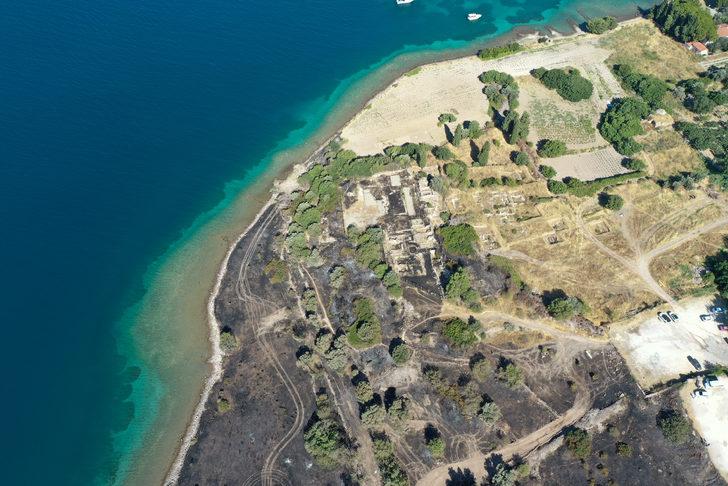 GÜNCELLEME - Çeşme'de yanan otluk alanda soğutma çalışmaları sürüyor G5