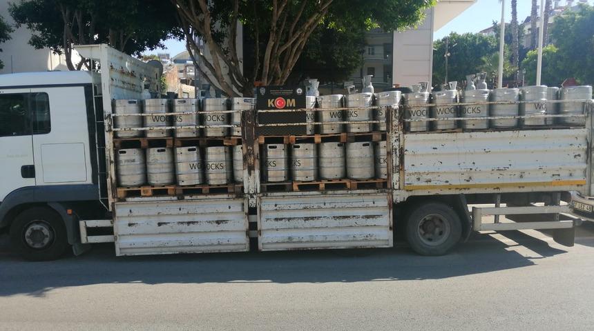 Antalya'da 10 bin litre sahte içki ele geçirildi