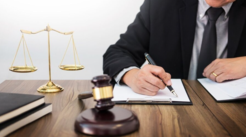 Adalet b&ouml;l&uuml;m&uuml; ne iş yapar? Adalet b&ouml;l&uuml;m&uuml;nden mezun olanlar hangi işlerde &ccedil;alışır?