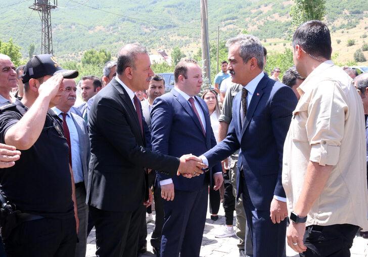 Milli Eğitim Bakanı Özer, Bitlis'te "Köy Yaşam Merkezi"nin açılışında konuştu: G1