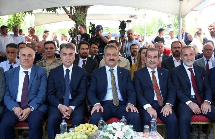 Milli Eğitim Bakanı Özer, Bitlis'te "Köy Yaşam Merkezi"nin açılışında konuştu: G4