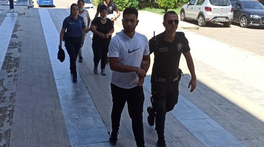 İzmir'de bağış kutusu çaldıkları öne sürülen 3 kişi yakalandı