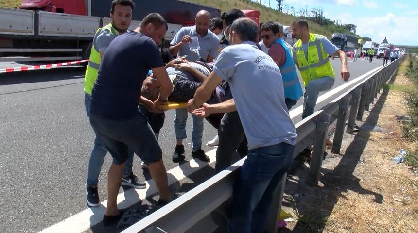 Trafikte 'kimyasal madde' paniği! TIR devrildi, yol tıkandı