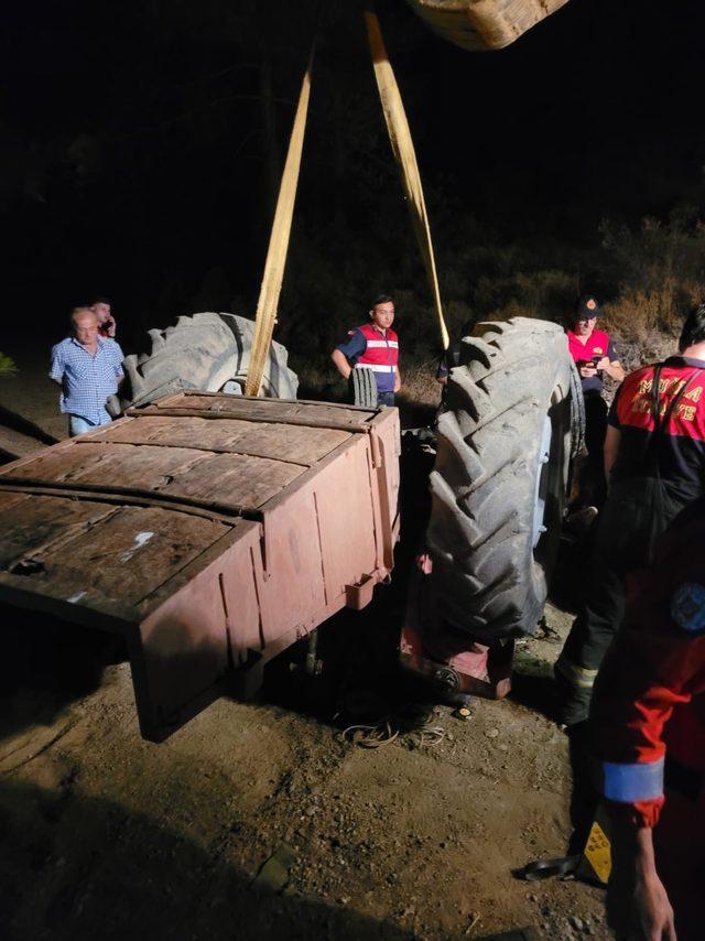 Muğla'da devrilen traktörün sürücüsü ağır yaralandı