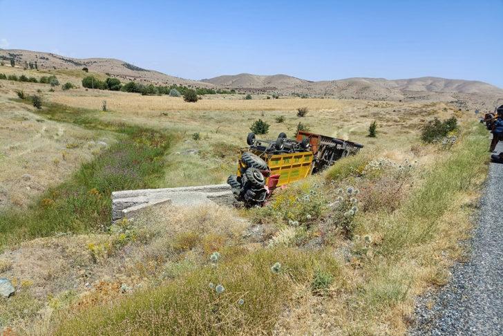 Elazığ'da devrilen traktörün altında kalan genç öldü G3