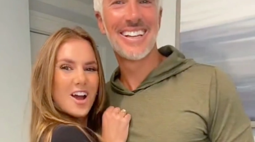 Kendisi 26, nişanlısı 45 yaşında! Aralarındaki yaş farkı sosyal medyada gündem oldu: Babam zannediyorlar