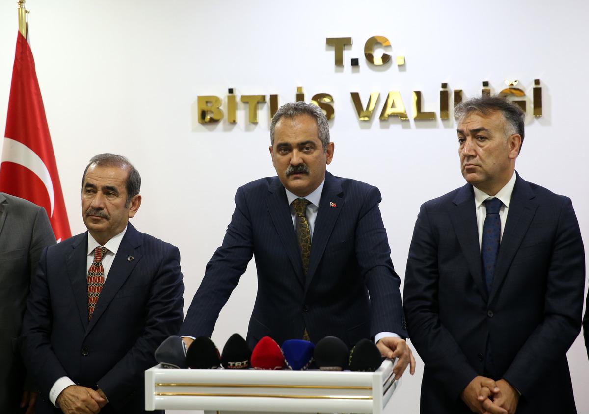 Milli Eğitim Bakanı &Ouml;zer, Bitlis'te Eğitim Değerlendirme Toplantısı'na katıldı: