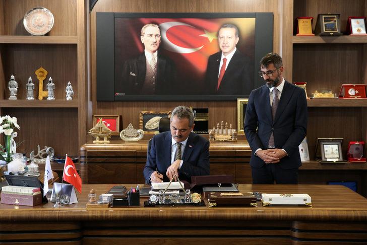 Milli Eğitim Bakanı Özer, Bitlis'te Eğitim Değerlendirme Toplantısı'na katıldı: G3