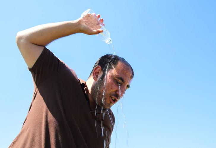 Antalya'da sıcaklık mevsim normalleri üzerinde seyredecek G3